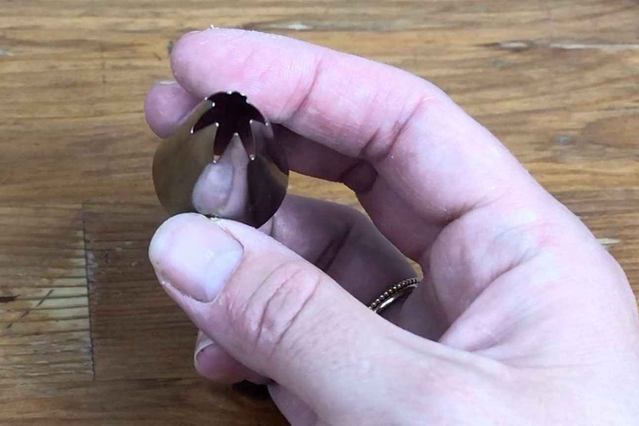 8 Ways To Use A 1M Piping Tip British Girl Bakes