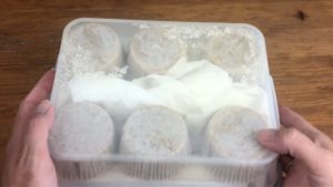 fill cupcake tupperware with paper towels