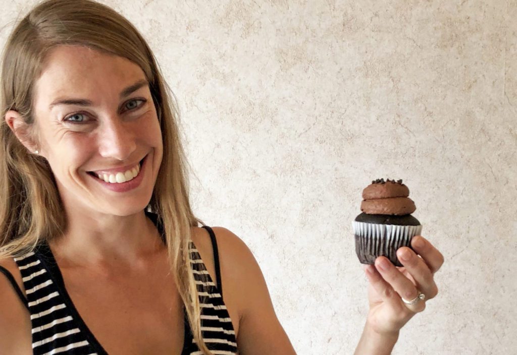 turn cupcakes into cakes tutorial turn cupcakes into cakes tutorial