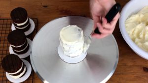 crumb coat on mini cake for how to make mini cakes