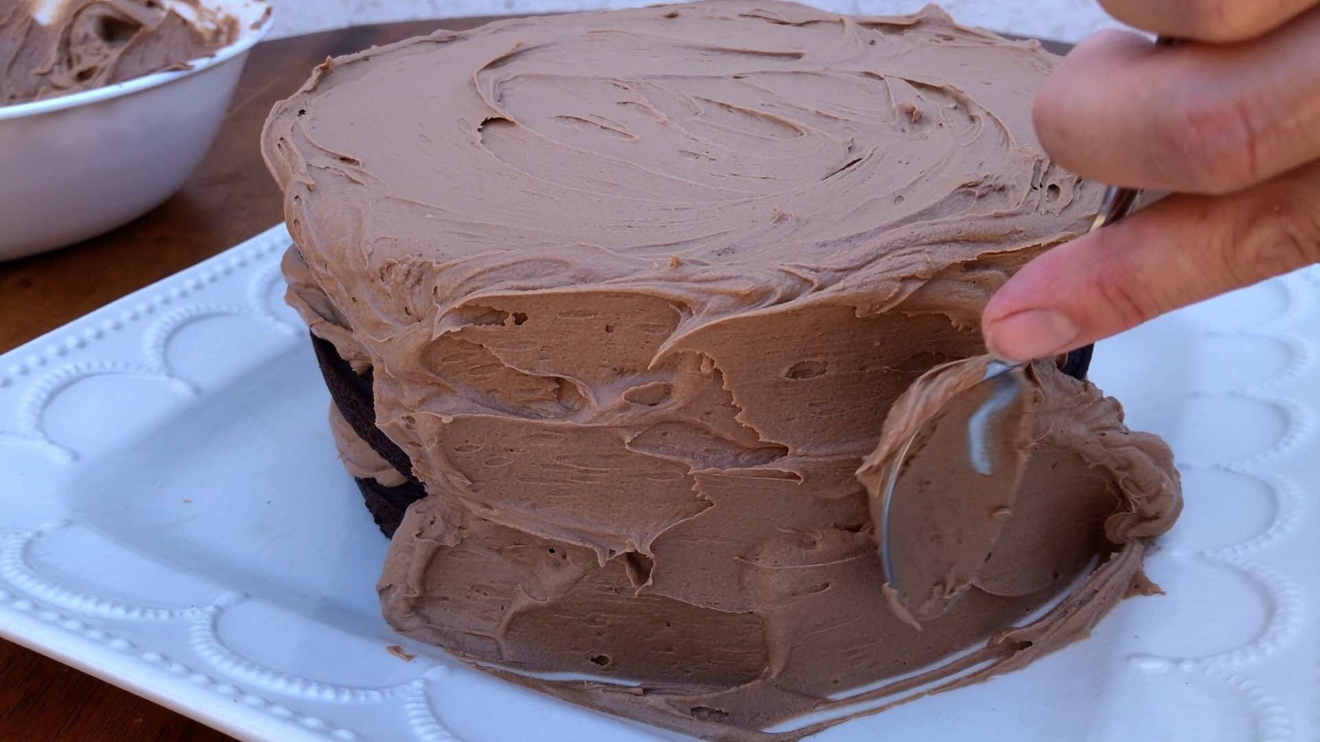 Cake Decorating without Tools AND a Turntable Hack! British Girl Bakes