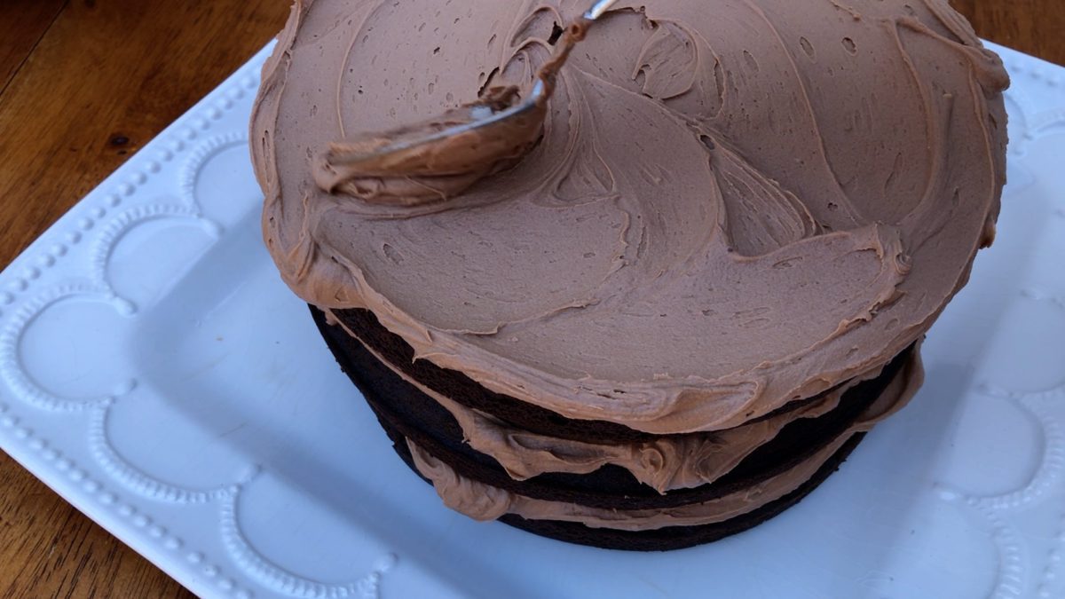 Cake Decorating without Tools AND a Turntable Hack! British Girl Bakes