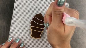 piping different colours next to each other 3 tricks for cookie decorating