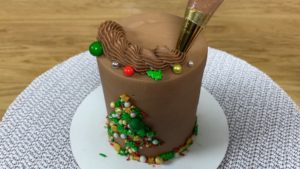 buttercream border on cake 6 sprinkle christmas cake decorating ideas