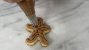 fill in outline of gingerbread man cookie EASY Christmas Cookies