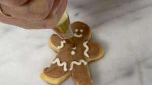 pipe details on gingerbread man EASY Christmas Cookies