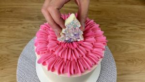 press chocolate cake topper into frosting on cake 6 sprinkle christmas cake decorating ideas