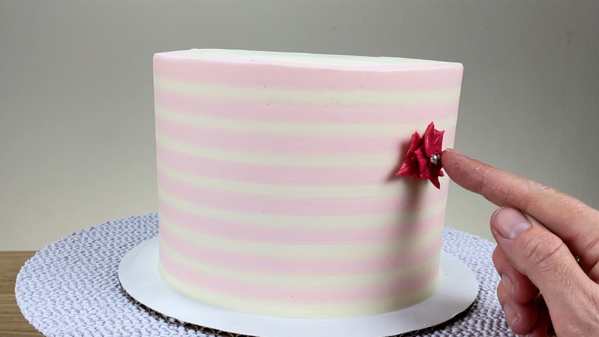 6 Christmas Cake Ideas with SPRINKLES – British Girl Bakes