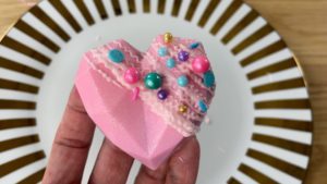 decorate Geometric Hearts with chocolate drizzle for Simple Stylish Designs