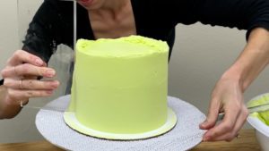 how to frost a cake with smooth buttercream frosting