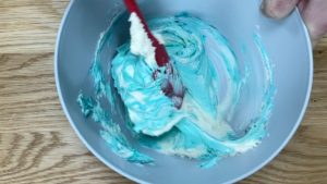 how to tint buttercream