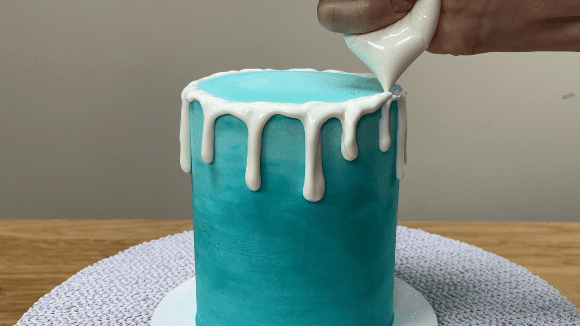 6 Ways To Decorate Cakes Using Ziploc Bags British Girl Bakes