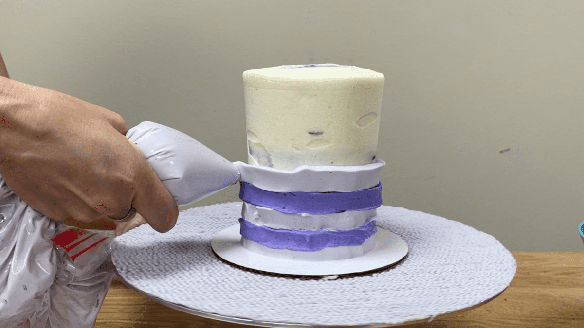 6 Ways To Decorate Cakes Using Ziploc Bags British Girl Bakes