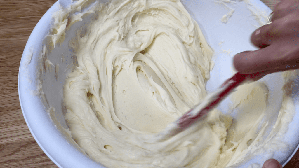 defrost buttercream and stir air bubbles out 6 cake hacks to save time