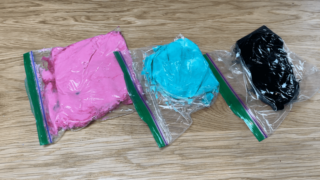 store leftover buttercream in ziploc bags in frrezer 6 cake hacks to save time