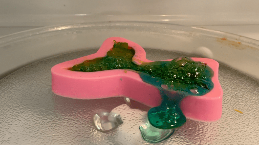 melt candy in mold in microwave to make shaped cake toppers Candy Cake Decorating Hacks