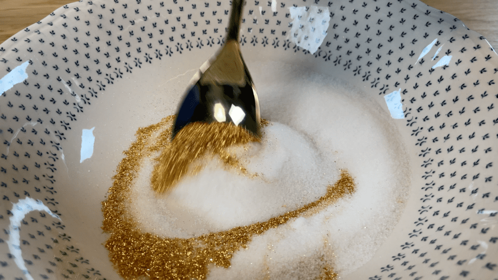 mix sugar and gold luster dust or prism powder gold cakes 3 ways