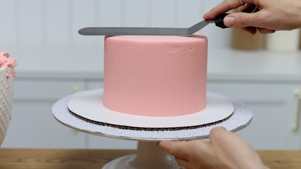 how to frost a cake 10 Tips for your First Cake