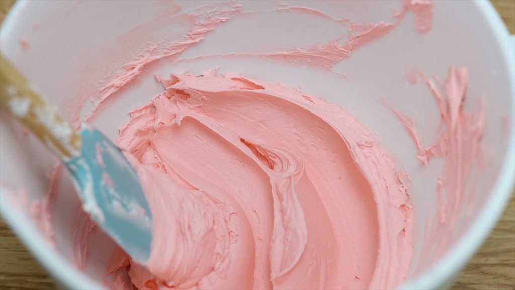 tint buttercream for final coat of frosting 10 Tips for your First Cake