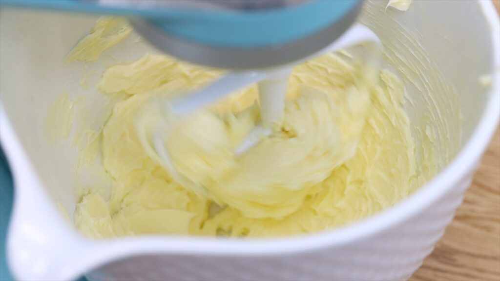 how to make yellow buttercream white