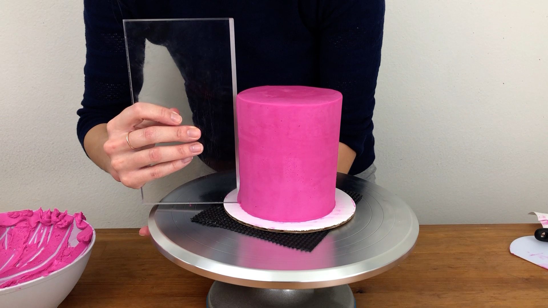 How to get Perfectly Smooth Frosting with Sharp Edges British Girl Bakes