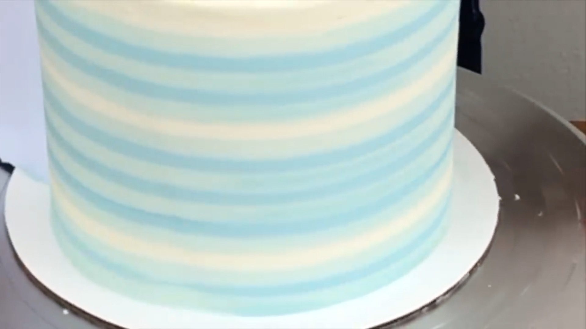 4 Secrets for Perfect Stripes on Cakes – British Girl Bakes