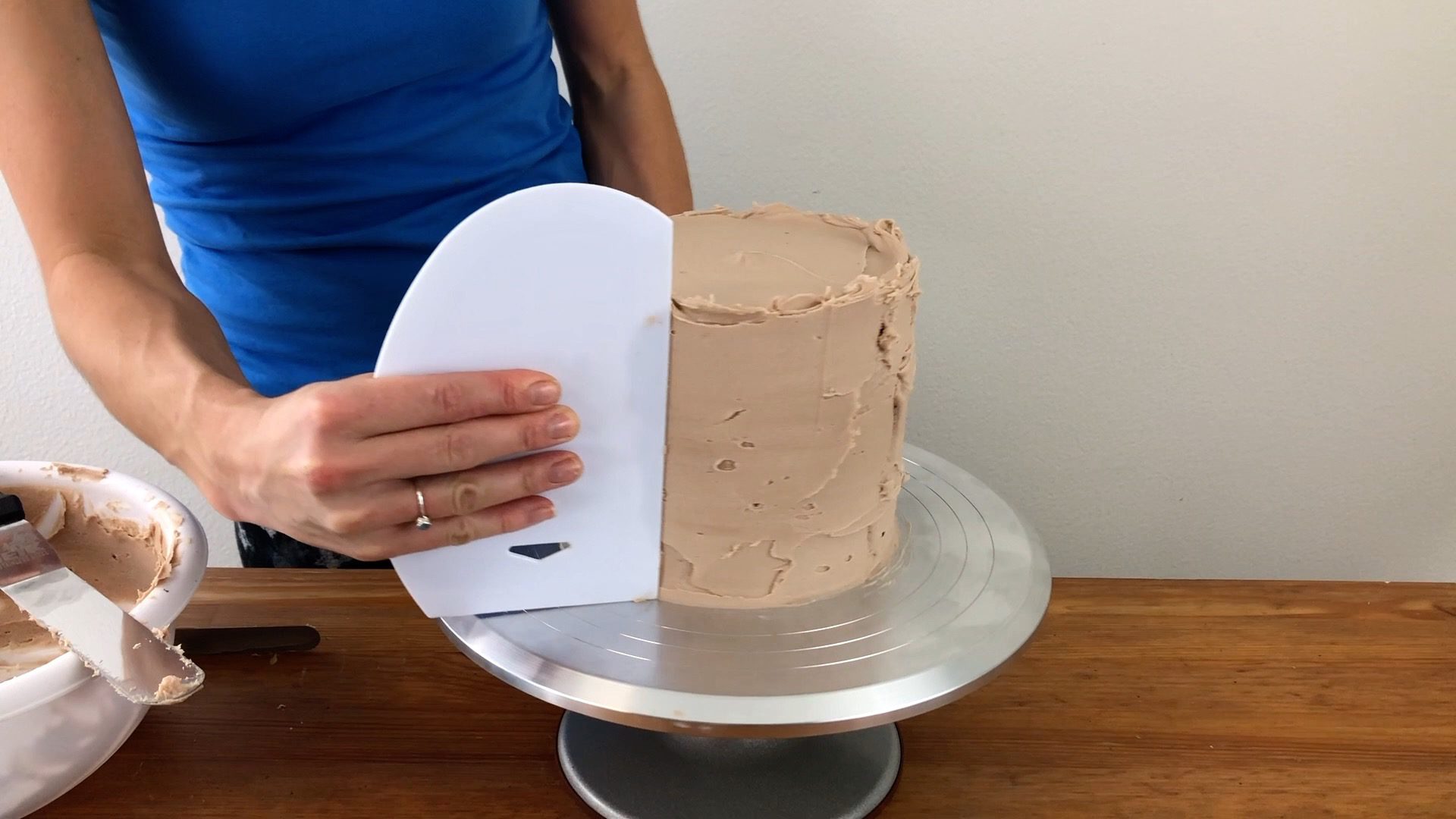 How to get Perfectly Smooth Frosting with Sharp Edges British Girl Bakes