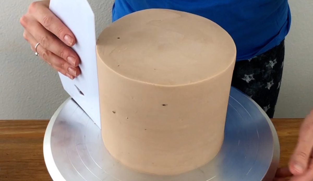 How to get Perfectly Smooth Frosting with Sharp Edges British Girl Bakes