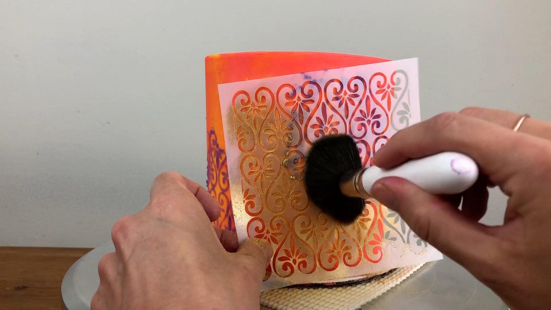 20 Ways to Decorate Gold Cakes British Girl Bakes