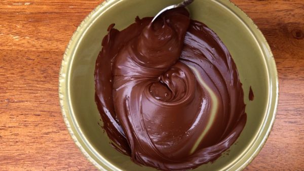 melted chocolate for best chocolate buttercream recipe tutorial