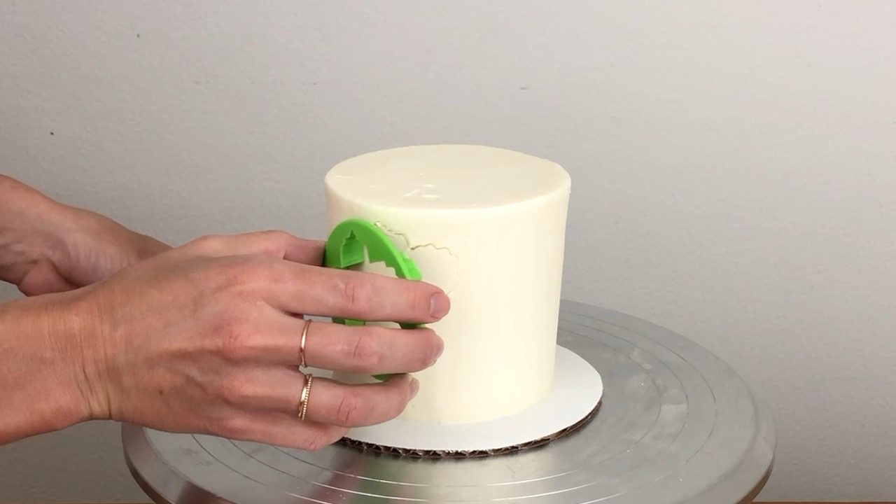 6 Ideas for Cake Decorating with Cookie Cutters – British Girl Bakes