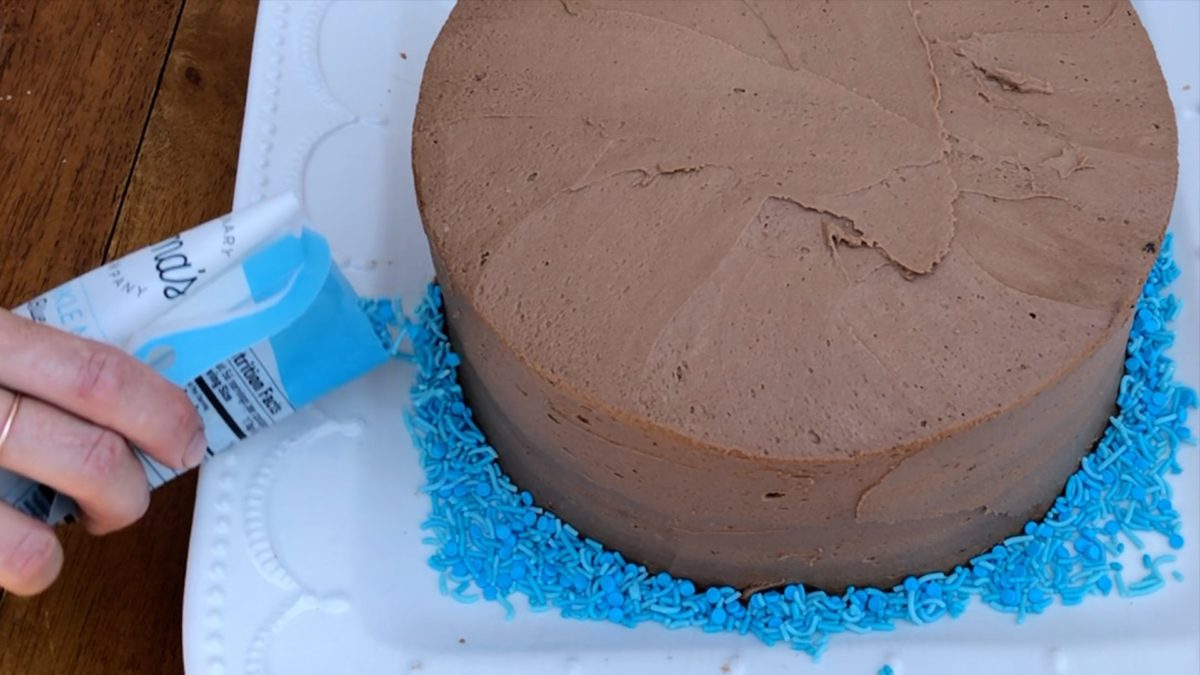 Cake Decorating without Tools AND a Turntable Hack! British Girl Bakes
