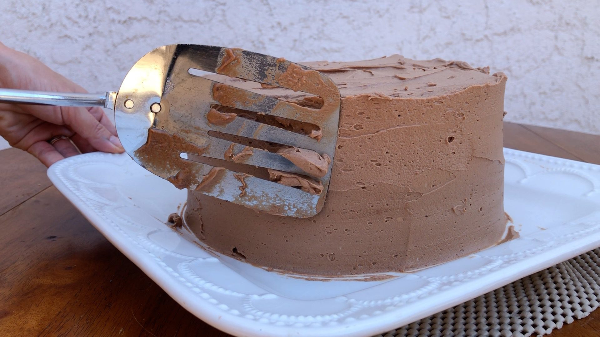 Cake Decorating without Tools AND a Turntable Hack! British Girl Bakes