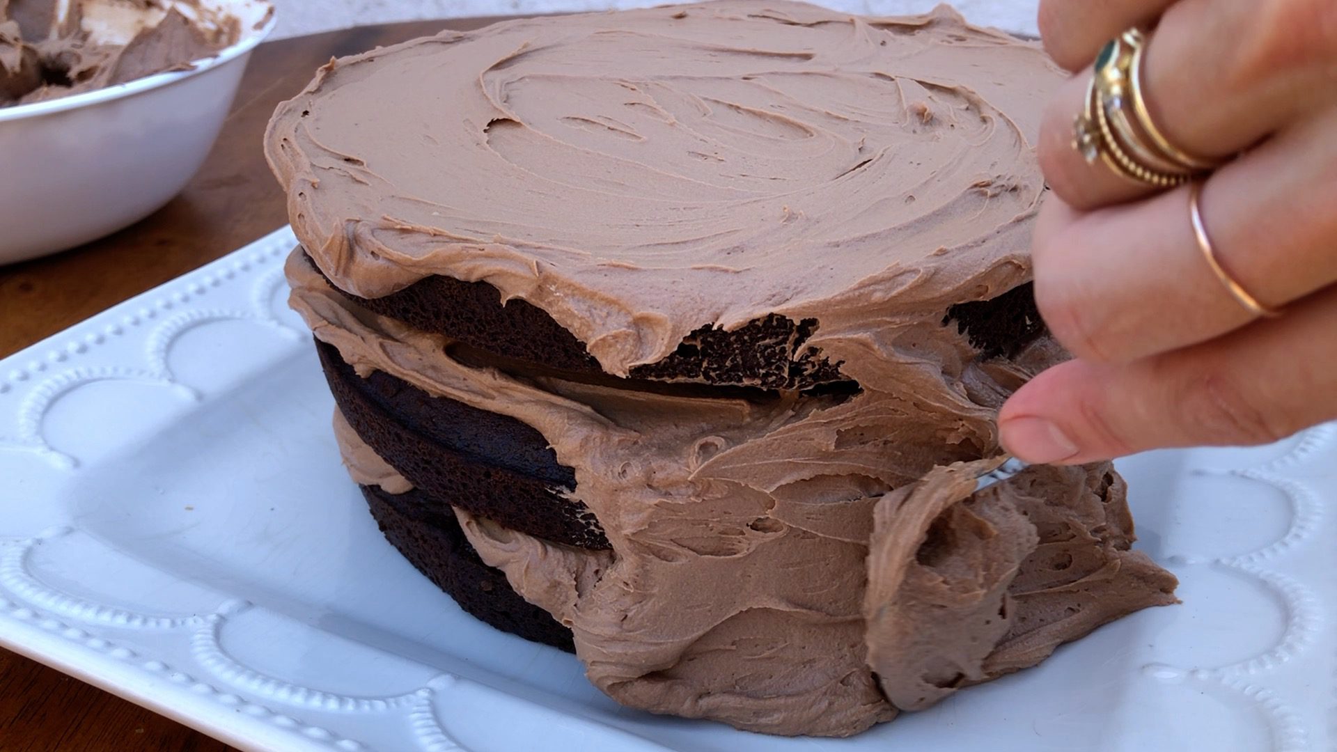 Cake Decorating without Tools AND a Turntable Hack! British Girl Bakes