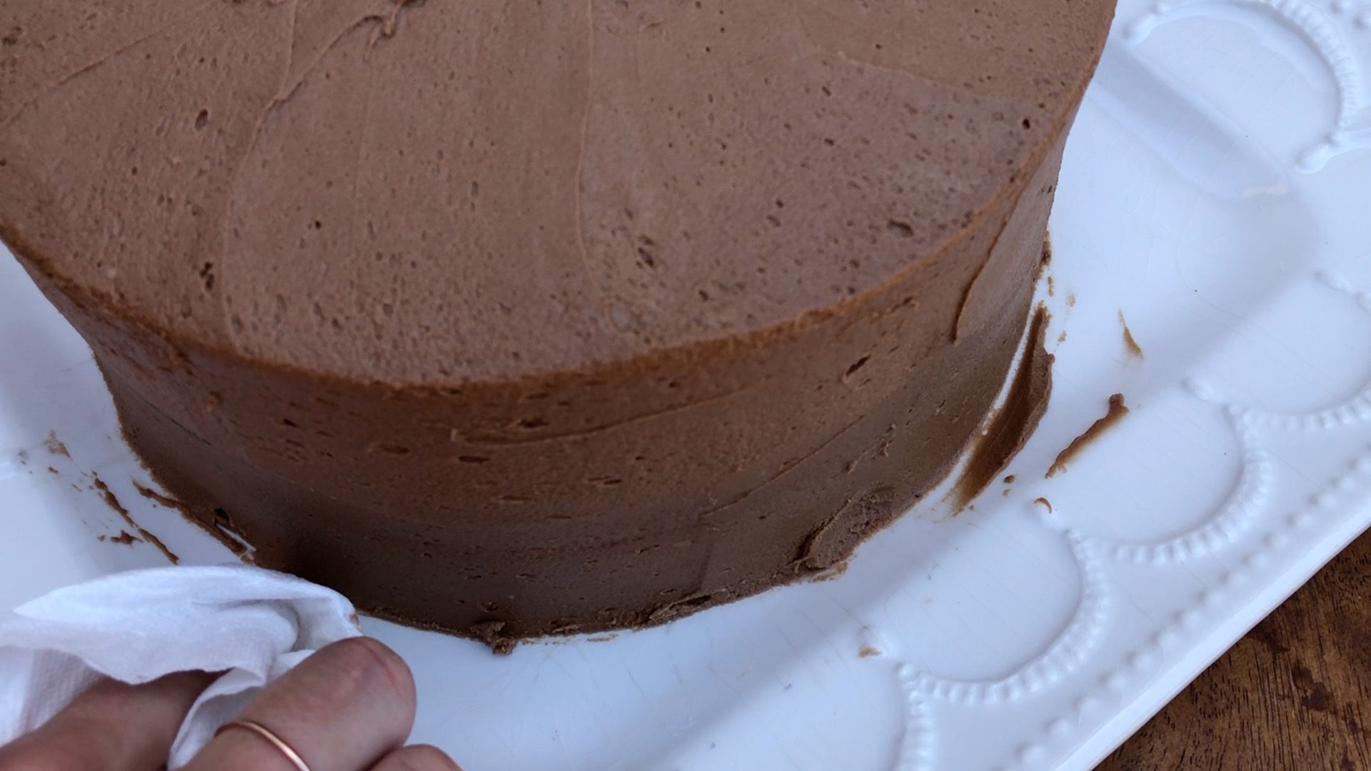 Cake Decorating without Tools AND a Turntable Hack! British Girl Bakes