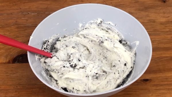 oreo buttercream frosting for cookies and cream cake