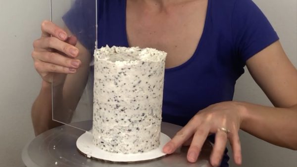 smooth frosting on cookies and cream cake