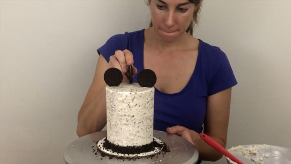 use clock method to space oreos on cookies and cream cake