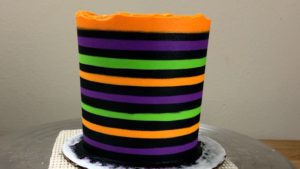 neat even stripes on buttercream cake