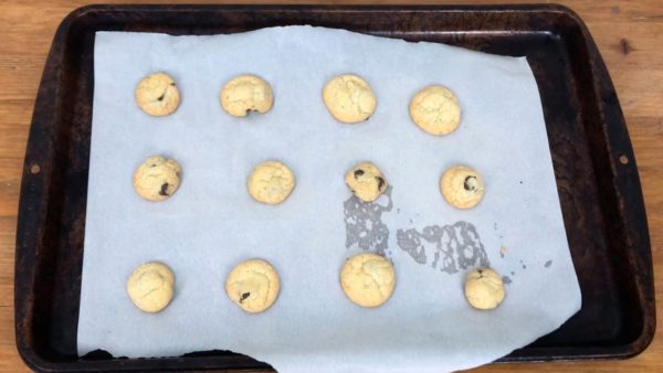 mini chocolate chip cookies for cake toppers