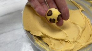match buttercream and chocolate colours for trendy neon leopard print cake