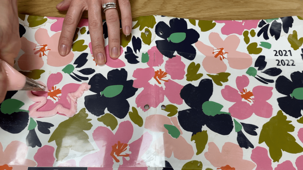 pipe onto acetate to trace over design how to transfer any design onto a cake