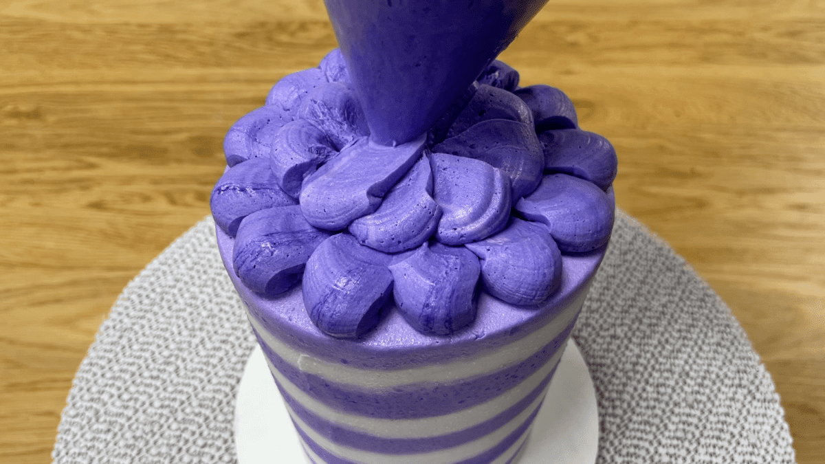 6 Ways To Decorate Cakes Using Ziploc Bags British Girl Bakes