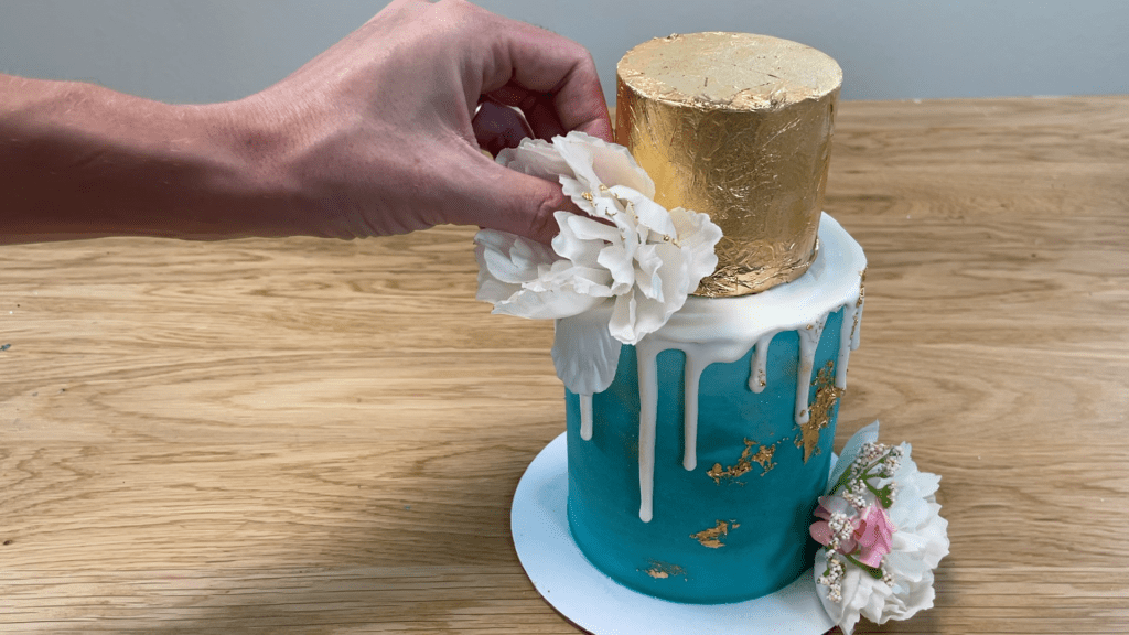 how to cover a cake with gold leaf How To Use Gold Leaf On Cakes