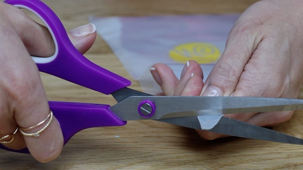 how to pipe stripes on cakes with piping bags 5 Striped Cake Hacks