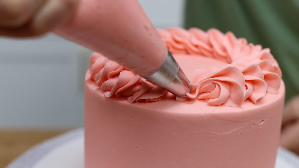 1M or 2D rop border 10 ways to make your cakes look professional