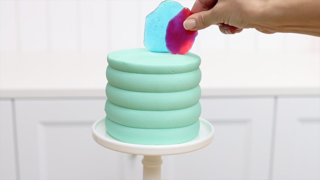 attach candy cake toppers to a cake 4 Stunning Homemade Cake Toppers