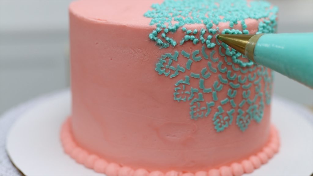 create a pointillist design on a cake with a small round piping tip 10 ways to make your cakes look professional