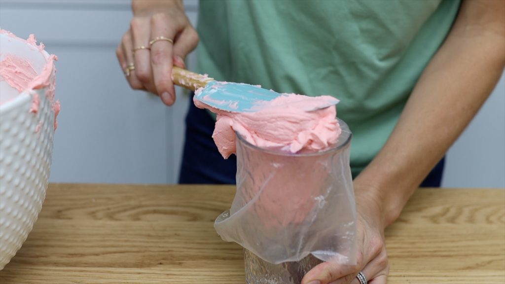 how to fill a piping bag with frosting 10 ways to make your cakes look professional