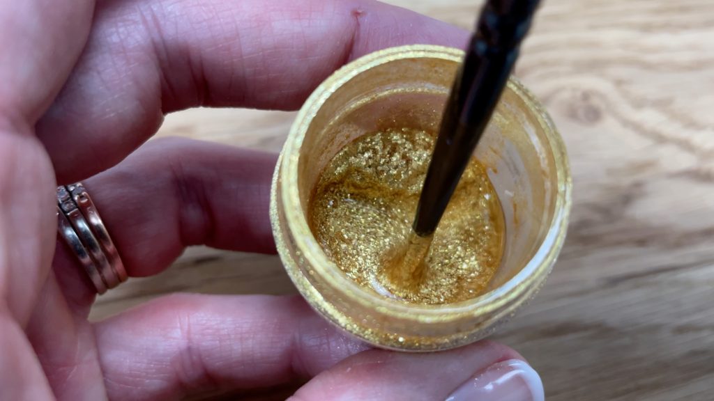 how to make edible gold paint to use on cakes 10 ways to make your cakes look professional